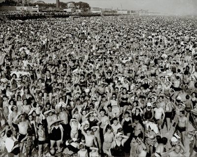 Coney Island, 1945 (Weegee)