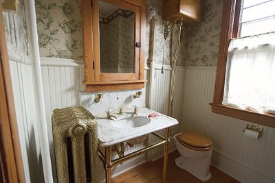 Bathroom (Second Floor)