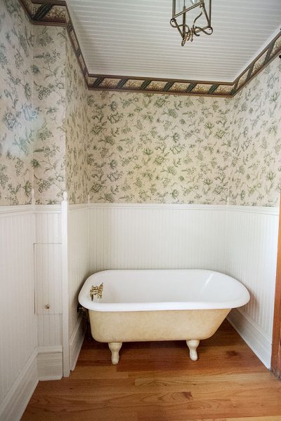 Bathroom (Second Floor)