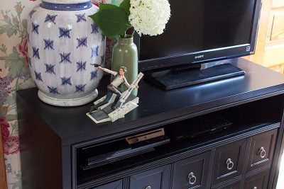 Black Apothecary Media Stand