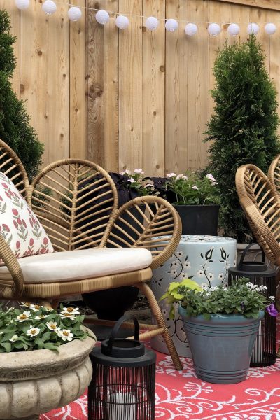 Create a Cute Backdrop with Seating and Plants in Containers | Making it Lovely