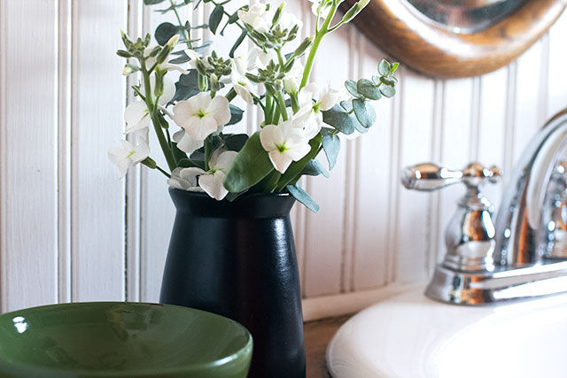 Bathroom Flowers Near the Sink #makingitlovely